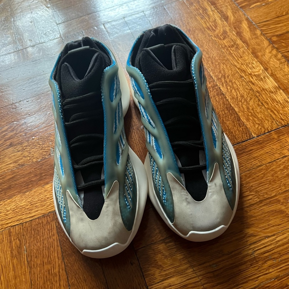 Yeezy 700 v3